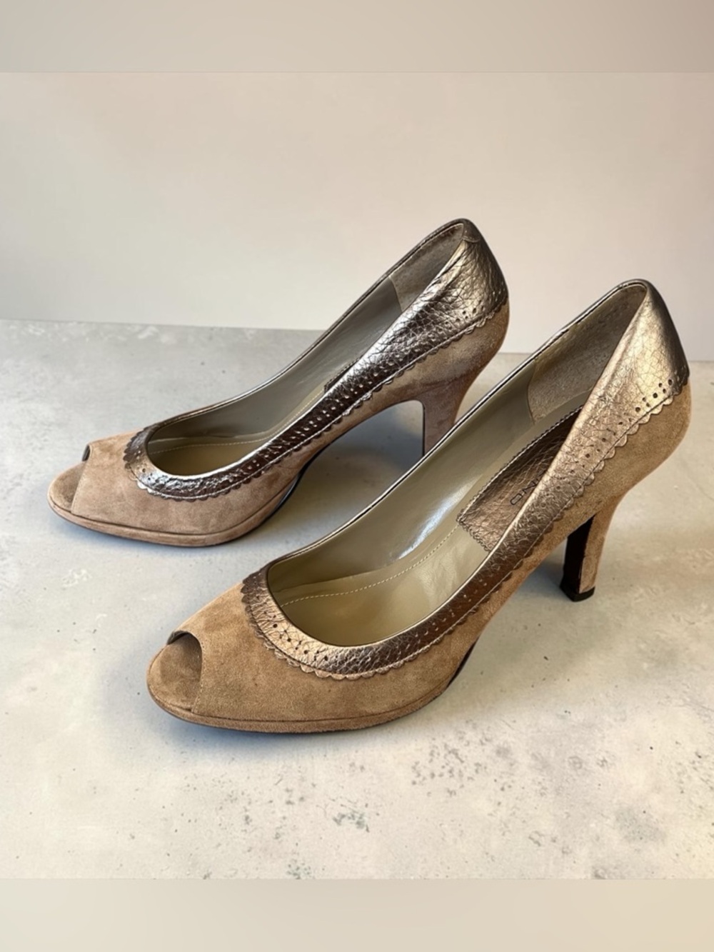 Bandolino Bronze & Tan Suede Peep Toe Heels Metallic Trim Pumps Size 9.5